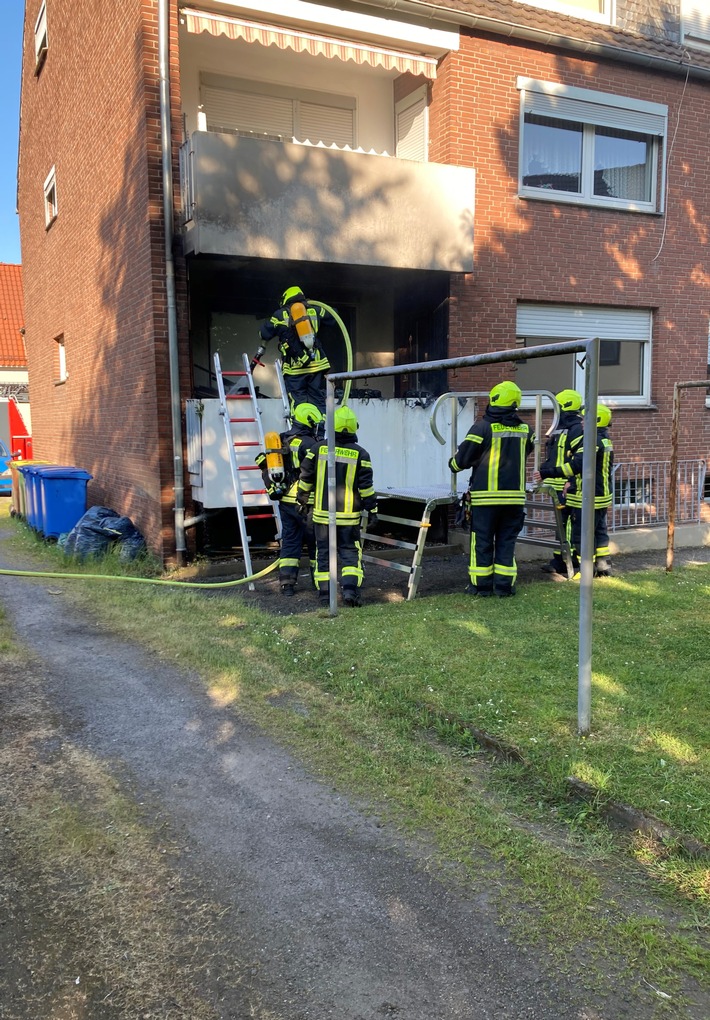 FW-OB: Balkonbrand im Hinterhof