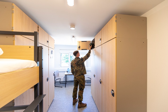 Premiere - Erste Unterkünfte für den Neuen Wehrdienst in der Eifelkaserne in Gerolstein übergeben
