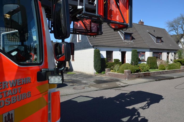FW-RD: Küchenbrand in Rendsburg, 2 verletzte Personen 

Im Stadtteil Mastbrook (Königsberger Straße), in Rendsburg, kam es Heute (31.03.2019) zu einem Küchenbrand, bei dem zwei Personen verletzt wurden.