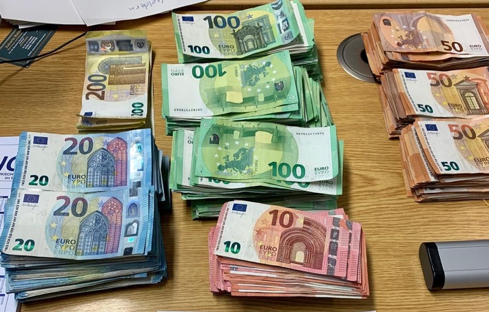 BPOL NRW: Bundespolizei stellt 83.900 EUR Bargeld auf der Autobahn A 61 sicher