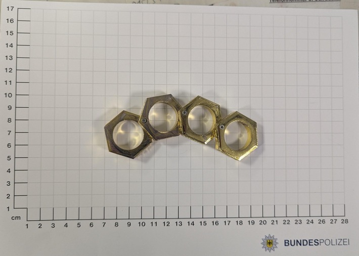 BPOL NRW: Bundespolizei beschlagnahmt Schlagring