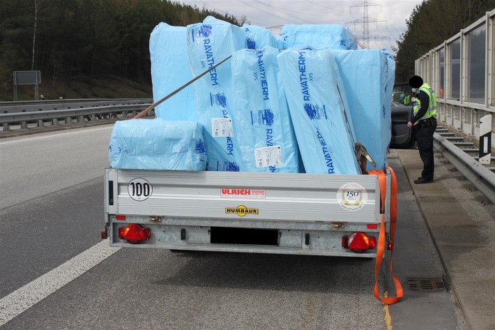 POL-PDKL: Verlorene Ladung auf der Autobahn