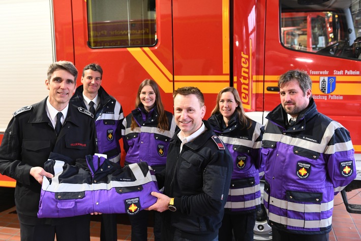 FW Pulheim: Neue Einsatzjacken für ein Sonderteam der Feuerwehr Pulheim