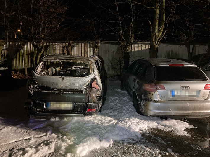 POL-COE: Senden, Spreewaldweg/ Auto brennt