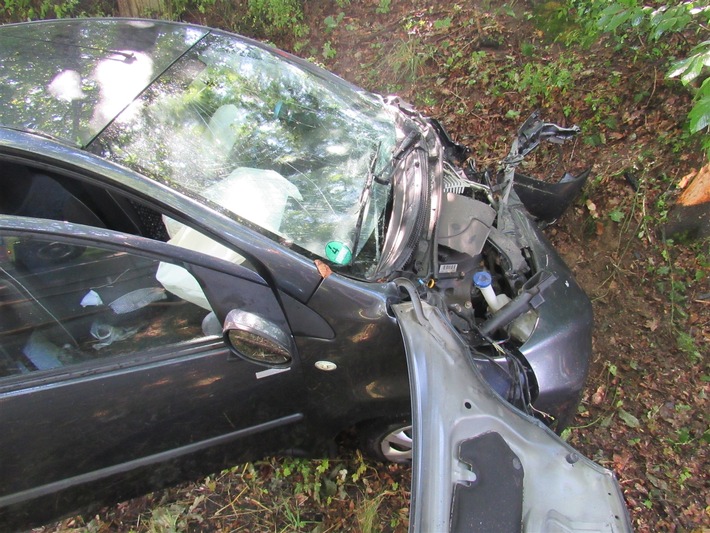 POL-ME: 74-jährige Autofahrerin bei Verkehrsunfall schwer verletzt - Mettmann - 2307066