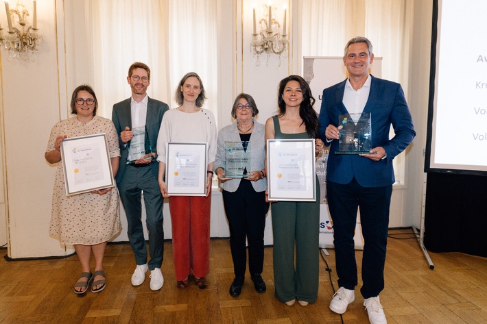 vhs Frankfurt am Main, vhs Reutlingen und kvhs Potsdam-Mittelmark erhalten Rita-Süssmuth-Preis für Stärkung von Demokratie durch internationale Zusammenarbeit in der Erwachsenenbildung