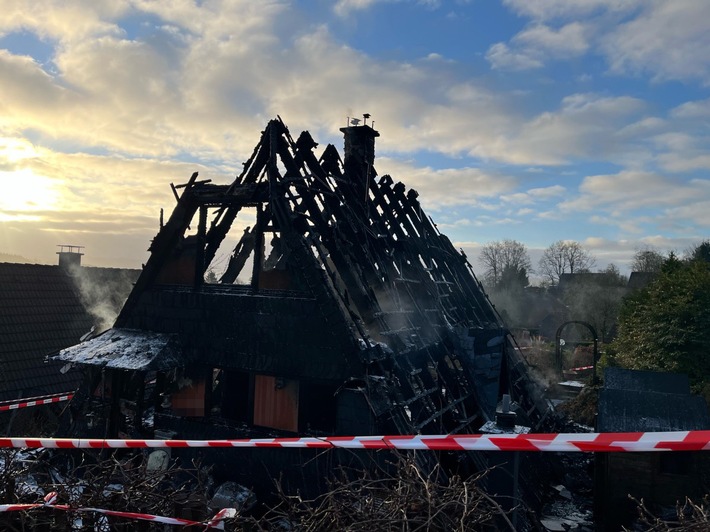 POL-SI: Nachbarin rettet 64-Jährigen aus brennendem Haus -#polsiwi