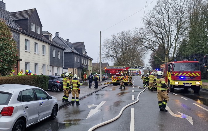 FW Mettmann: Kellerbrand in Reihenhaus
