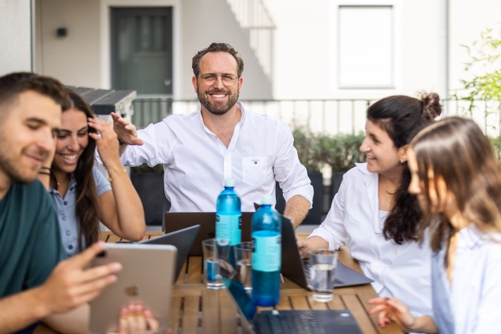 Stellenanzeigen sind tot: Warum Recruiting im öffentlichen Dienst neue Vorzeichen benötigt / Behörden müssen 2026 auf Social Media setzen, um im Entscheidungsprozess der Gen Z überhaupt stattzufinden