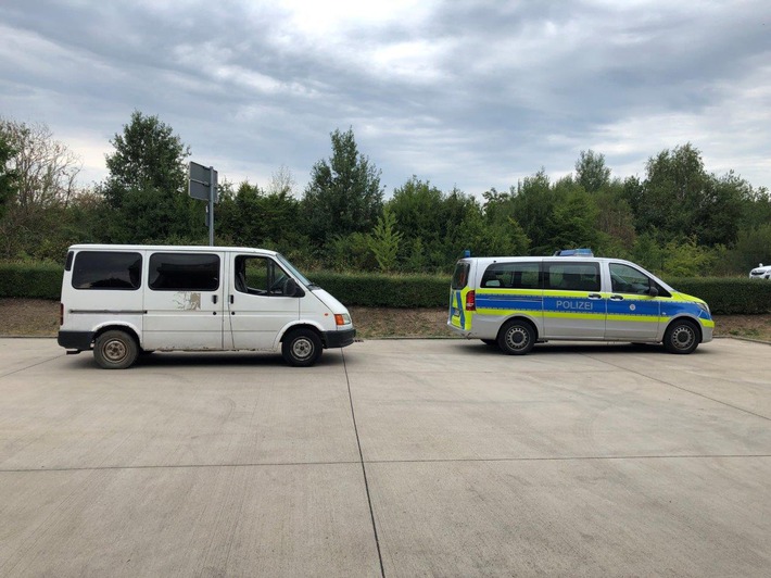 POL-ME: Verkehrsexperten ziehen maroden Kleinlaster aus dem Verkehr - Langenfeld - 2208020