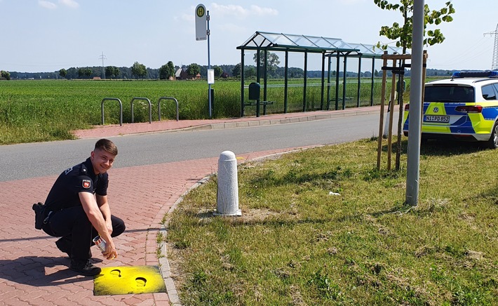 POL-NI: Gelbe Füße weisen auf Schulkinder in Eystrup hin / Aufmerksame Eltern geben den Anstoß