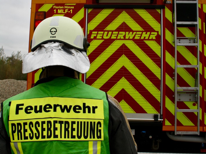 FW Hünxe: Person in Bach gestürzt