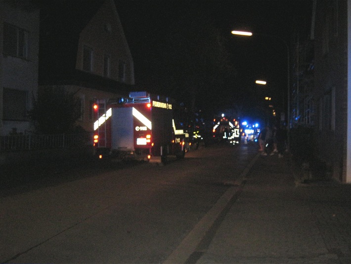 FW-AR: Kellerbrand in Arnsberg-Hüsten löst Großeinsatz der Feuerwehr aus