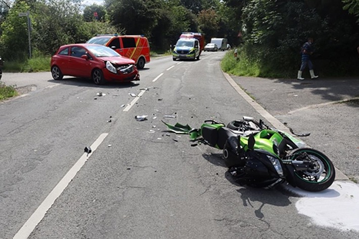 POL-ME: Unfall mit Motorradfahrer - 65-Jähriger wird schwer verletzt - Velbert - 2406082