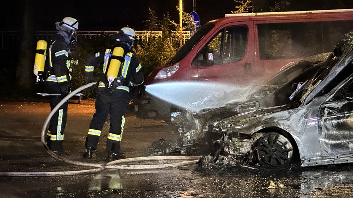 FFW Schwalmtal: Feuerwehr löscht Brand mehrere Fahrzeuge