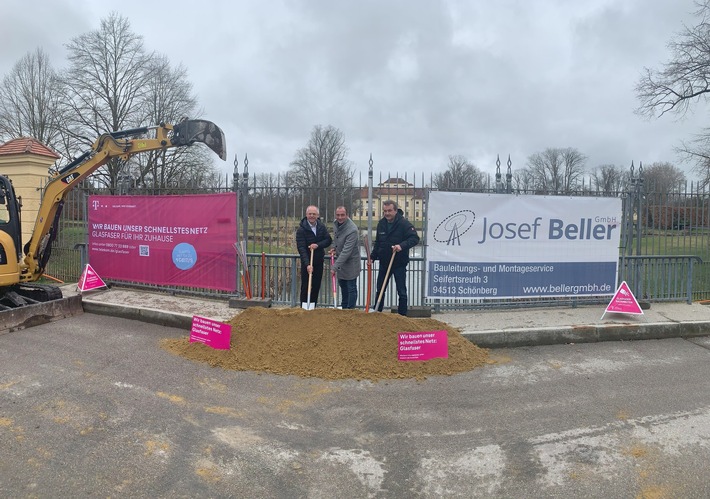 Telekom führt Glasfaserausbau in Oberschleißheim fort