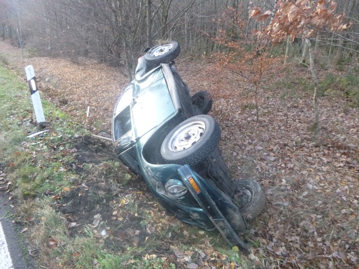 POL-PDKH: Verkehrsunfall mit Leichtverletztem nach Überschlag