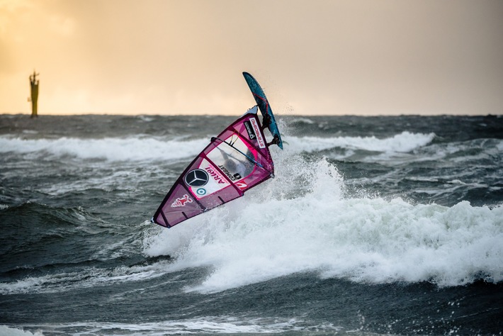 Bild zum Beitrag: Mercedes-Benz Windsurf World Cup Sylt 2019: Philip Köster verlässt Sylt als Weltranglisten-Erster / "Welle machen für den Klimaschutz": Gelungene Premiere für den Green Seven Summit 