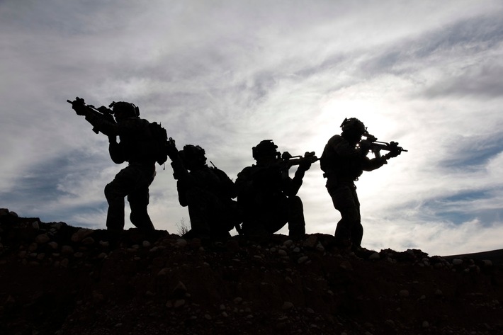 Wir kommen mit der Dunkelheit: Kommandosoldaten trainieren Geiselbefreiung