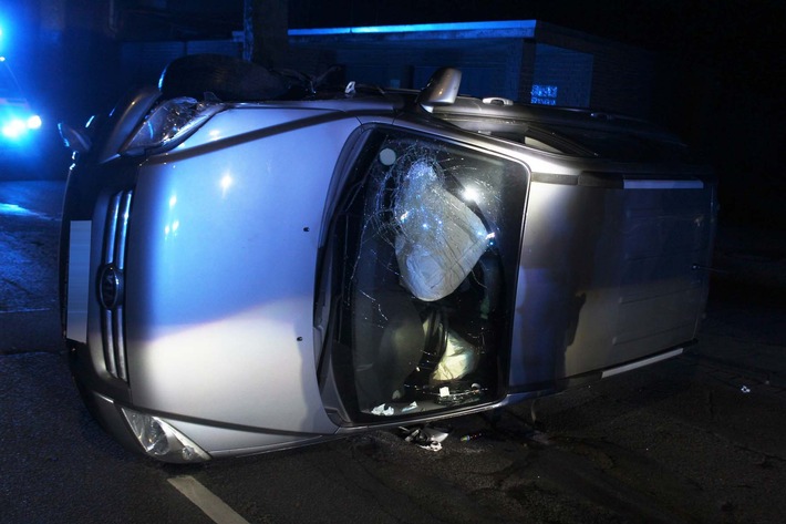 POL-DU: Beeck: Alkohol am Steuer - Auto überschlägt sich