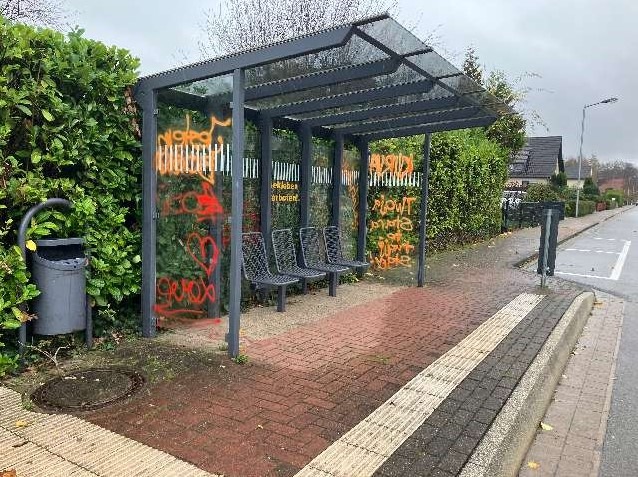 POL-NI: Zeugenaufruf - Bushaltestelle beschmiert