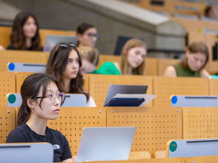 Plätze frei bei Informatica Feminale und Ingenieurinnen-Sommeruni