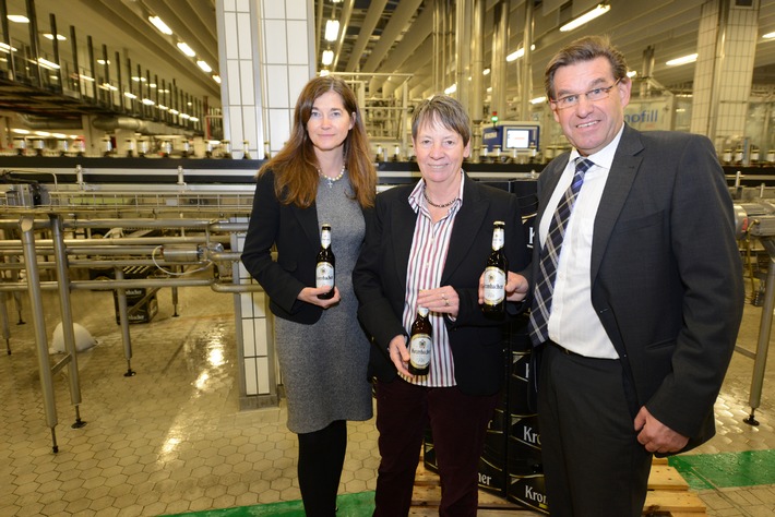 Bundesumweltministerin Dr. Barbara Hendricks besucht Krombacher Brauerei - umweltfreundliches Engagement pro Mehrweg vorbildlich