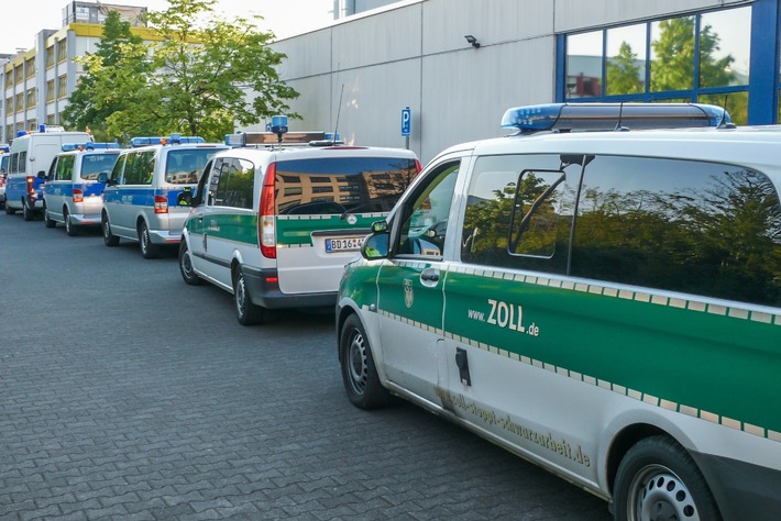 POL-D: Drogen, Schwarzarbeit, illegaler Aufenthalt - 
Zoll und Polizei prüften gemeinsam in Düsseldorf
