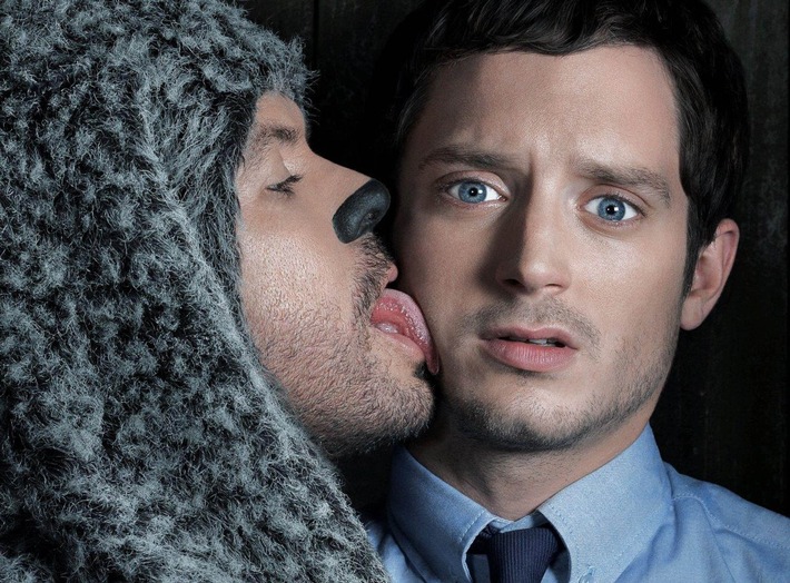 "Herr der Ringe"-Star Elijah Wood trifft des Pudels Kern in der neuen US-Comedy-Serie "Wilfred" ab 17. Juni 2013 am Mad Monday auf ProSieben (BILD)