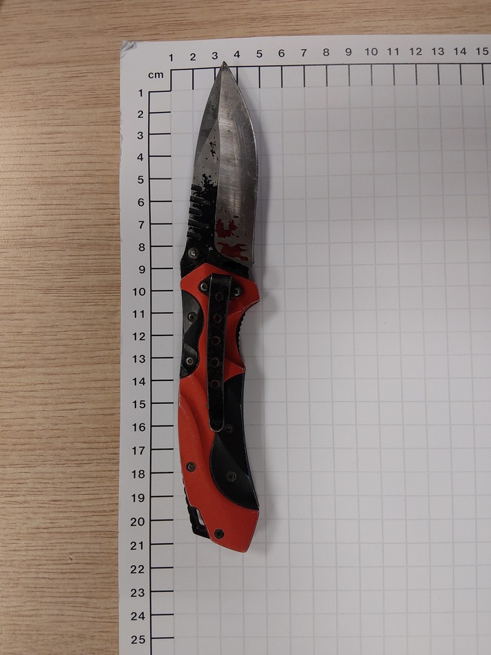 BPOL NRW: Verbale Streitigkeiten: Bundespolizei beschlagnahmt Einhandmesser