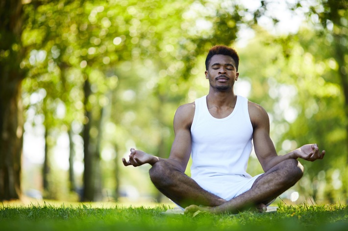 Starker Rücken, entspannter Kopf: Warum Yoga auch Männersache ist
