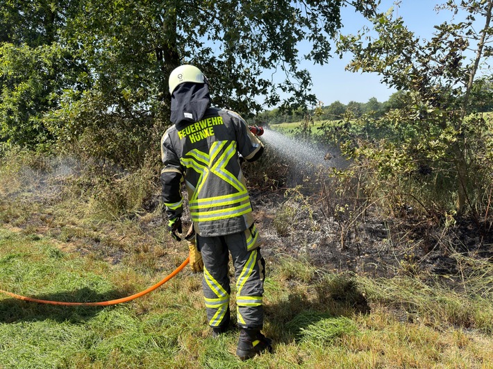 FW Hünxe: Vegetationsbrand durch Mäharbeiten