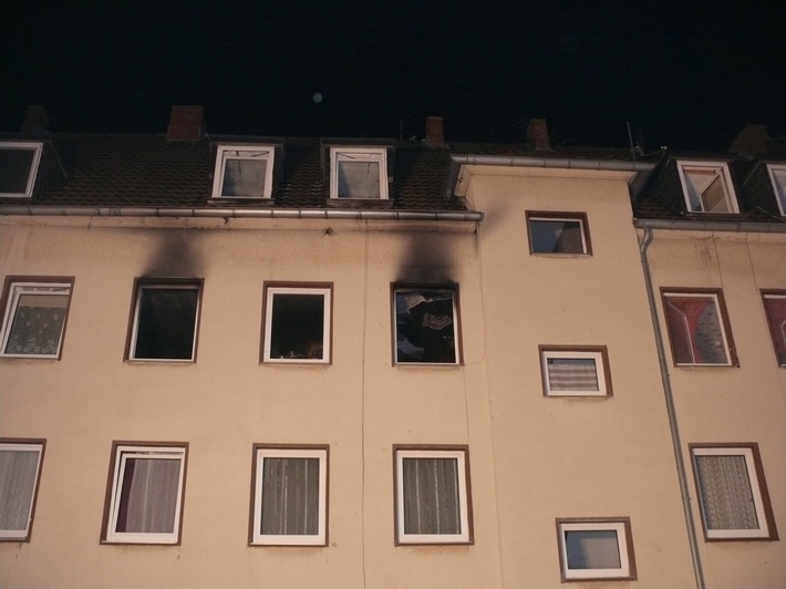 POL-DN: Brand eines Mehrfamilienhauses
