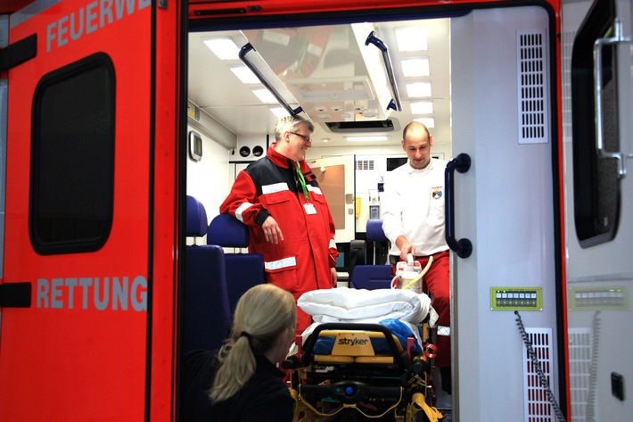 FW-E: Essens Feuerwehrdezernent Christian Kromberg fährt eine 24-Stunden-Schicht im Rettungsdienst