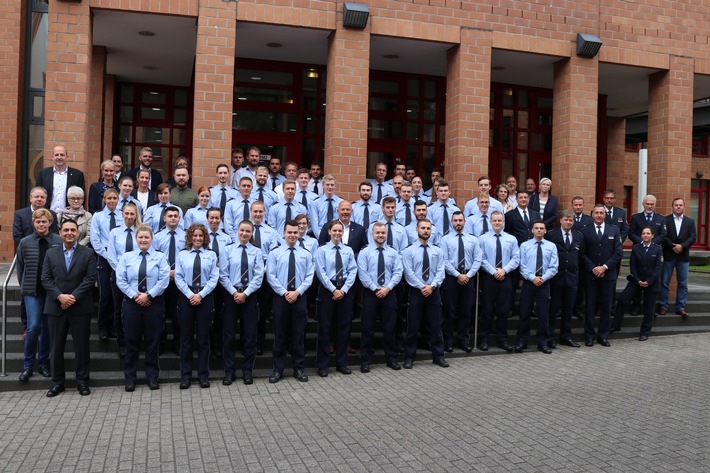 POL-REK: 210901-4: 54 neue Mitarbeiterinnen und Mitarbeiter für die Polizei des Rhein-Erft-Kreises
