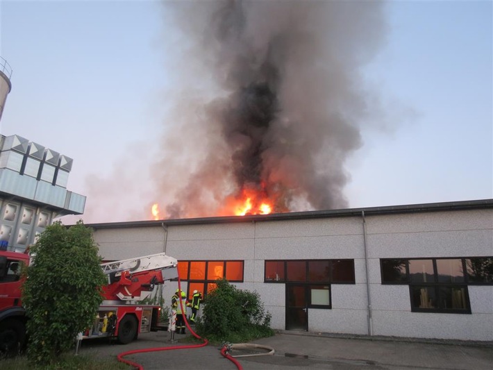 POL-PPTR: Großbrand in einer Schreinerei in Bleialf