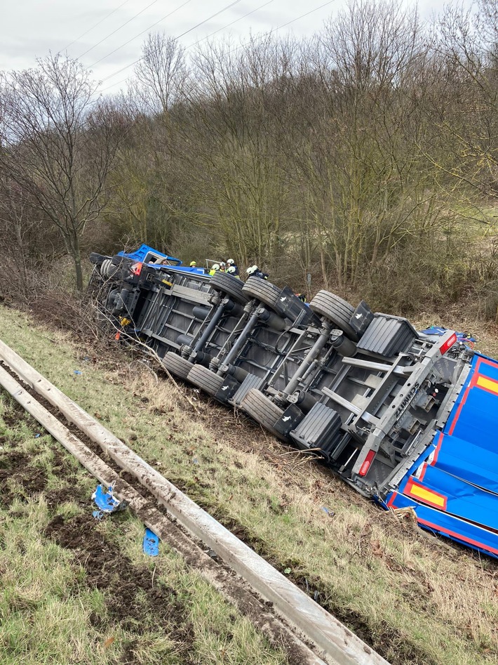 API-TH: Vollsperrung nach Lkw-Unfall