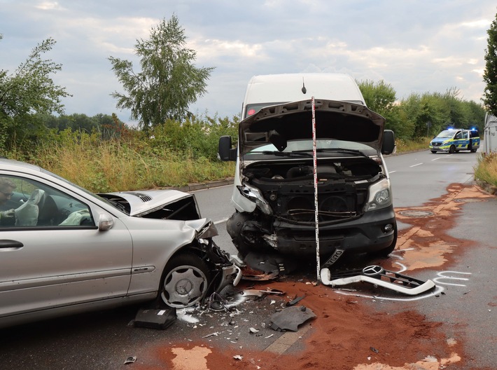 POL-ME: Drei Personen bei Verkehrsunfall verletzt - 2507080