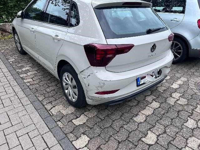 POL-CUX: Verkehrsunfallflucht in Schiffdorf - hoher Sachschaden (Foto im Anhang)