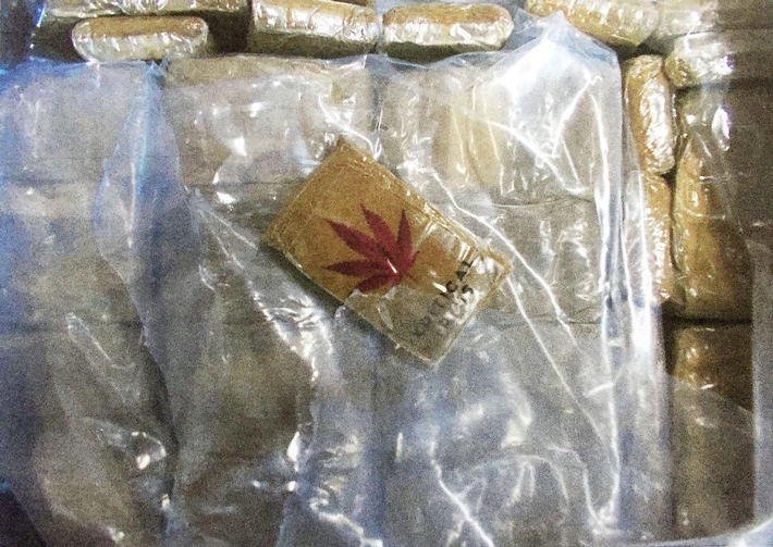 POL-NE: Logistikunternehmen entdeckt Rauschgift - Kripo stellt über 50 Kilogramm Marihuana und Haschisch sicher