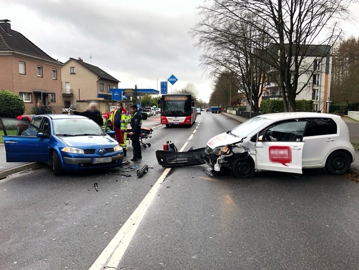 POL-RBK: Odenthal - Zwei Verletzte und hoher Sachschaden nach Verkehrsunfall