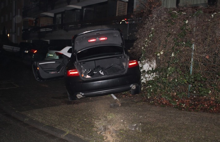 POL-E: Mülheim an der Ruhr: Verkehrsunfall nach verbotenem Kraftfahrzeugrennen führt zu Stromausfällen in Mülheim