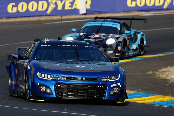 LE MANS, FRANCE - JUNE 07: The #24 NASCAR Next Gen Chevrolet ZL1 driven by Jimmie Johnson, Jenson Button and Mike Rockenfeller drives qualifying for the 100th anniversary of the 24 Hours of Le Mans at the Circuit de la Sarthe June 04, 2023 in Le Mans, France. (Photo by Chris Graythen/Getty Images) / Weiterer Text über ots und www.presseportal.de/nr/169628 / Die Verwendung dieses Bildes für redaktionelle Zwecke ist unter Beachtung aller mitgeteilten Nutzungsbedingungen zulässig und dann auch honorarfrei. Veröffentlichung ausschließlich mit Bildrechte-Hinweis.