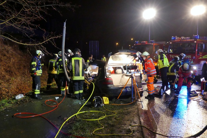 FW-DT: Schwerer Verkehrsunfall am Dienstagabend