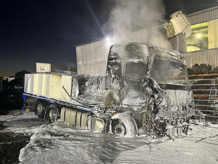 POL-AC: Lkw-Brand auf Firmengelände
