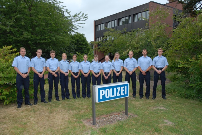 POL-HX: Polizei Höxter begrüßt Kommissaranwärter