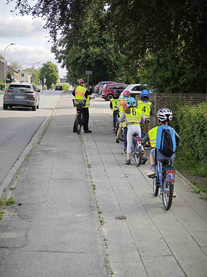 POL-HL: Ostholstein - Eutin / Ferien-Radfahrkurs auf dem Verkehrsübungsplatz in Eutin