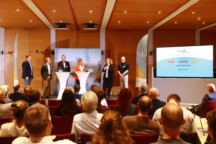 Allianz der Pioniere wächst: Neuer Sektor "Möbel, Holzwerkstoffe und Spanplatten" für die Produktentwicklung mit Paludikultur gewonnen