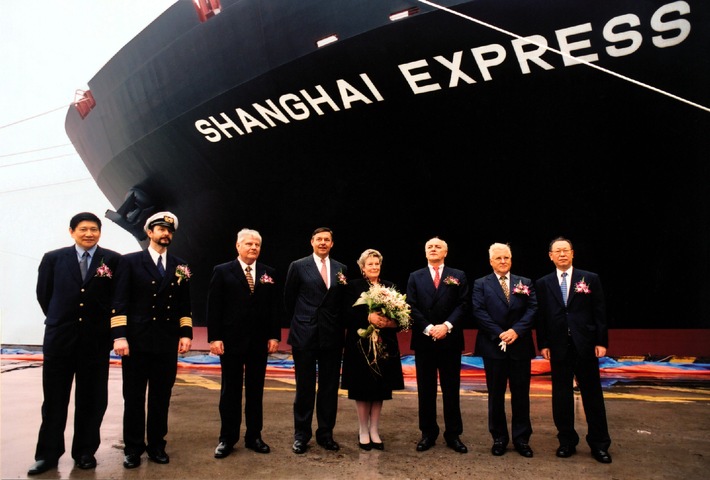 Taufe in Hamburgs Schwesterstadt / &quot;Shanghai Express&quot; verstärkt die
Flotte