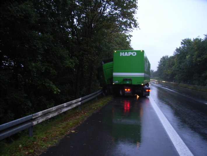 POL-HI: LKW-Bergung nach Verkehrsunfall macht Sperrung der A39 erforderlich